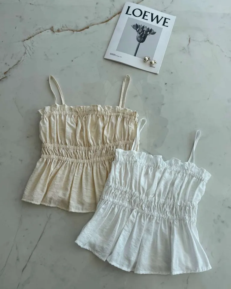 Top blanco con frunces y tirantes delicados para mujer de Hesed en Tops para argentina