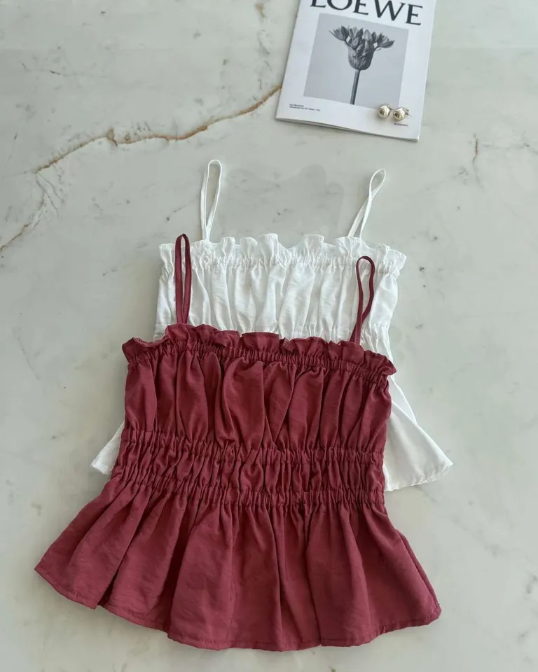 Top blanco con frunces y tirantes delicados para mujer de Hesed en Tops para argentina