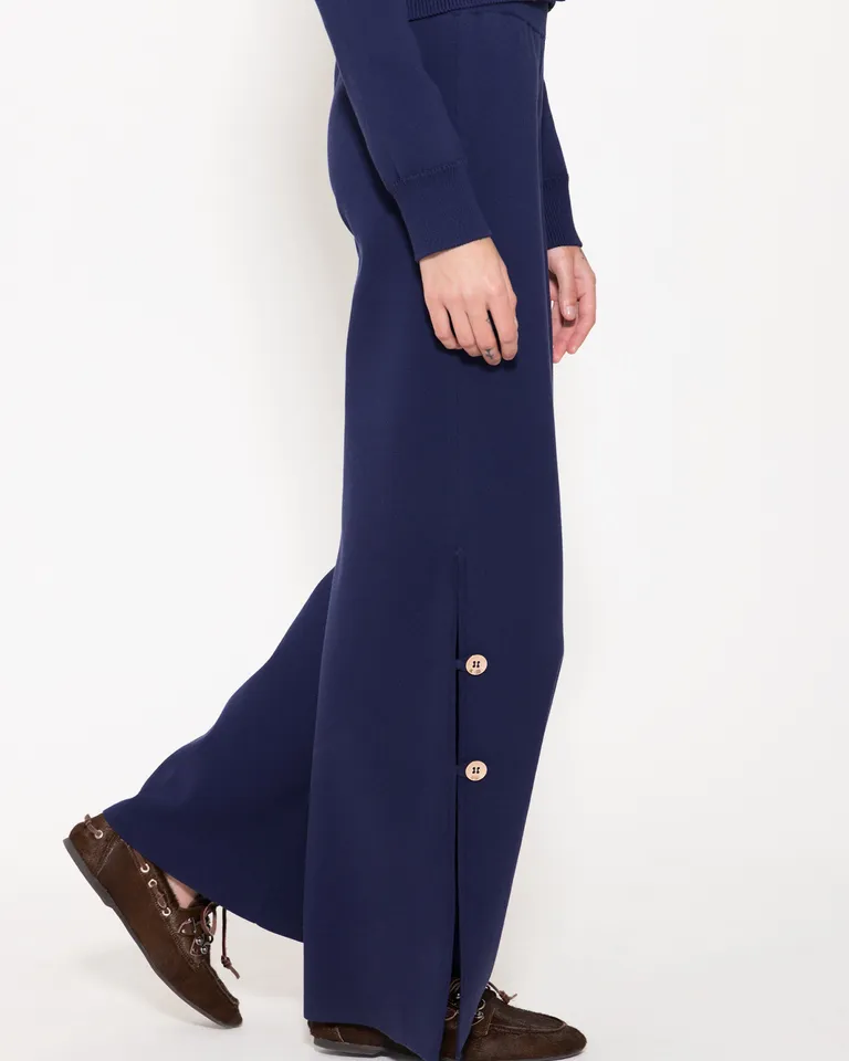 Pantalón de corte recto y largo hasta los tobillos, diseño versátil para mujer de Jazmin Chebar en Pantalones para argentina