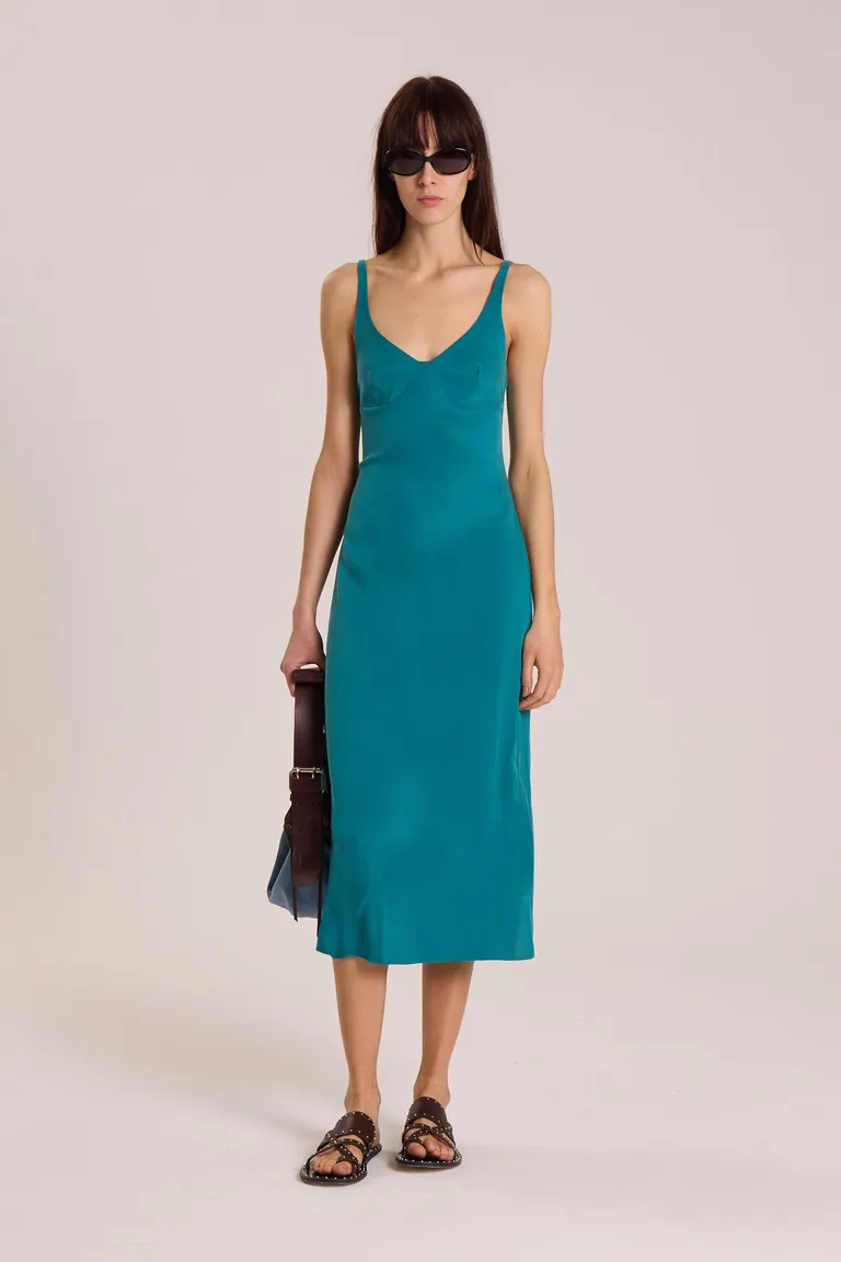 Vestido de cupro verde petróleo con diseño lencero y corte ajustado de Maria Cher en Vestidos para argentina