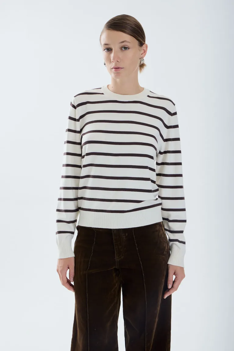 Sweater tejido con diseño de rayas horizontales escote redondo y mangas largas de Portsaid en Buzos y Sweaters para argentina