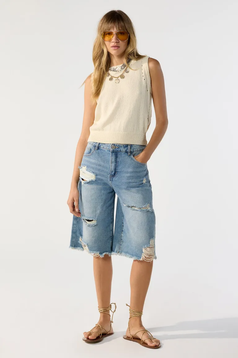 Bermudas de denim azul desgastadas con un toque informal y estiloso de Cuesta Blanca en Shorts para argentina