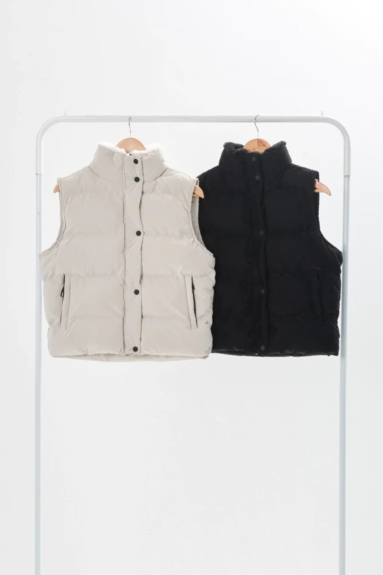 Chaleco elegante y versátil en color negro para mujer de Apricot en Chalecos para argentina