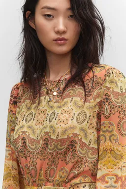 Vestido estampado con aberturas de Mango en Vestidos para argentina