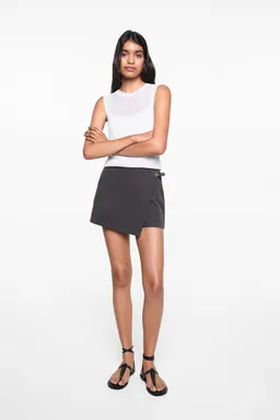 Falda pantalón con hebilla de Mango Teen en Faldas para argentina