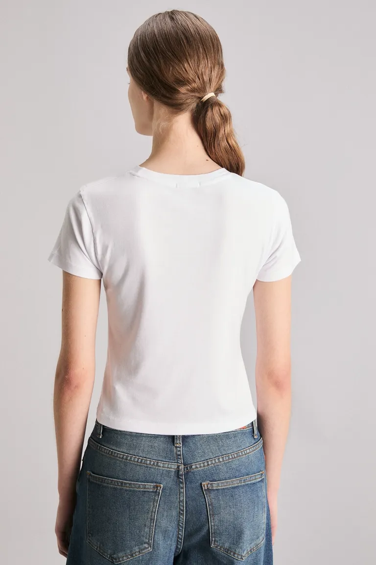 Remera Exclusiva de Corte Slim con Diseño Único para Mujer de Kosiuko en Remeras para argentina