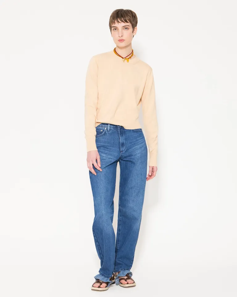 Jeans de silueta holgada y tiro largo en azul medio de Jazmin Chebar en Pantalones para argentina