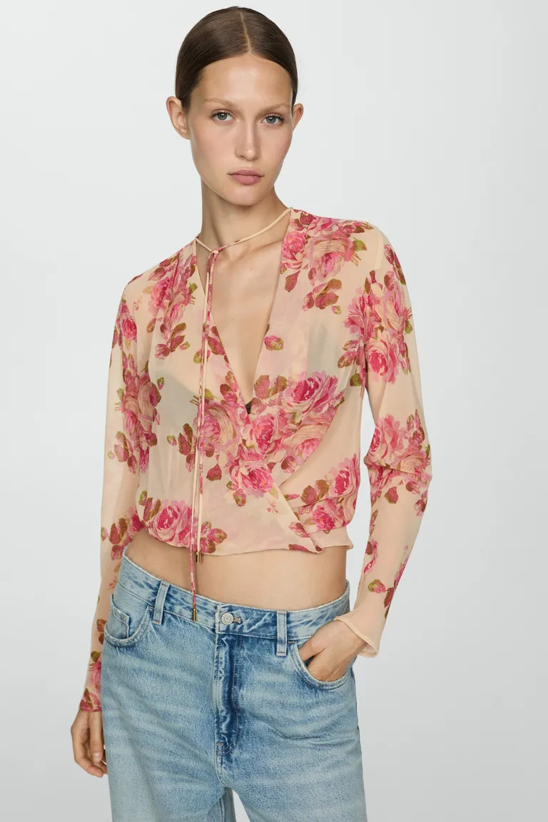 Blusa cruzada estampado floral de Mango en Blusas para argentina
