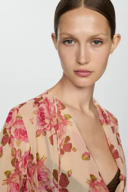 Blusa cruzada estampado floral de Mango en Blusas para argentina
