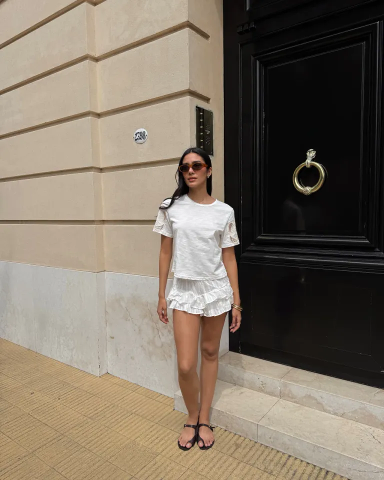 Short de lino con volados en diseño tiro bajo y elástico en la cintura de Audaz en Shorts para argentina