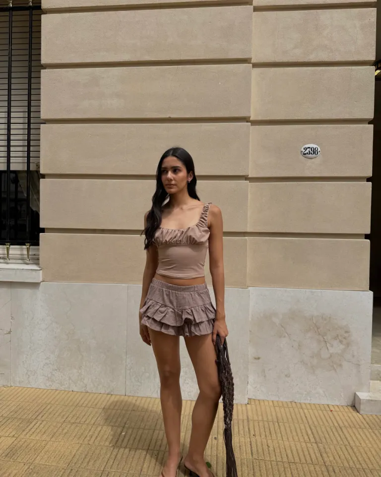 Short de lino con volados en diseño tiro bajo y elástico en la cintura de Audaz en Shorts para argentina