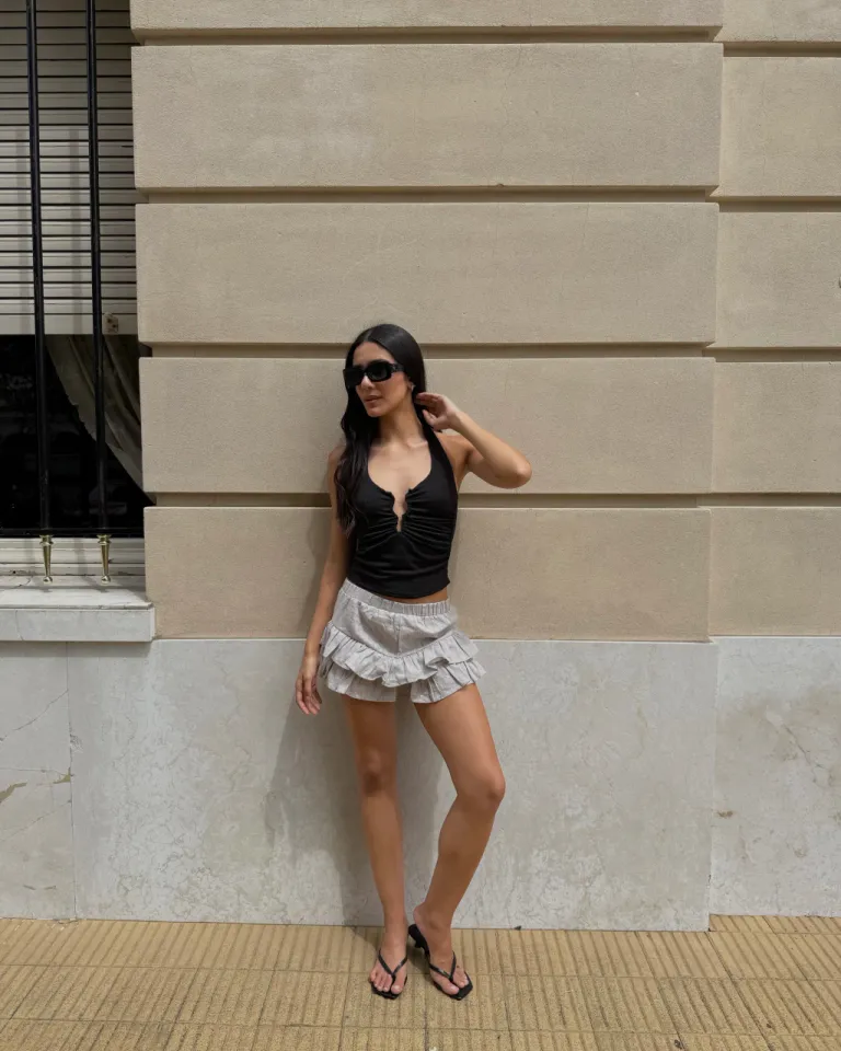 Short de lino con volados en diseño tiro bajo y elástico en la cintura de Audaz en Shorts para argentina