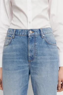 Jeans rectos bajo arremangado de Mango en Pantalones para argentina
