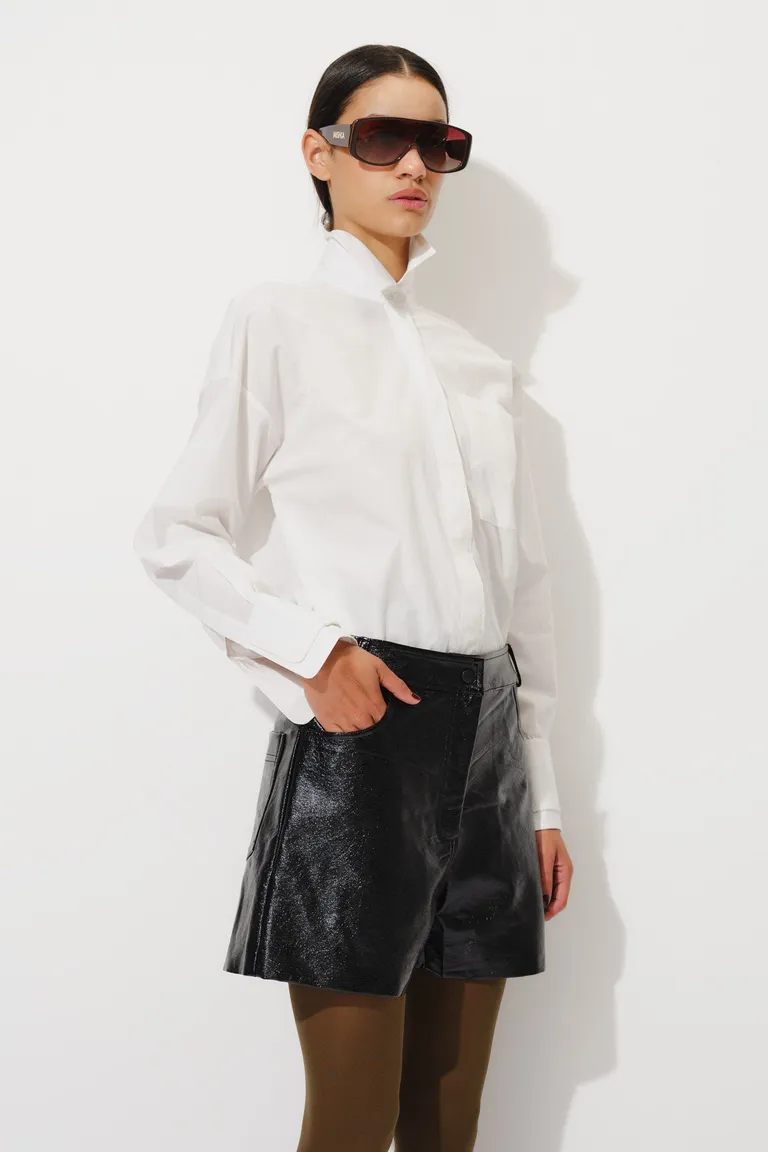 Short de tiro medio con bolsillos laterales y traseros y cierre con broche frontal a presión de Mishka en Shorts para argentina