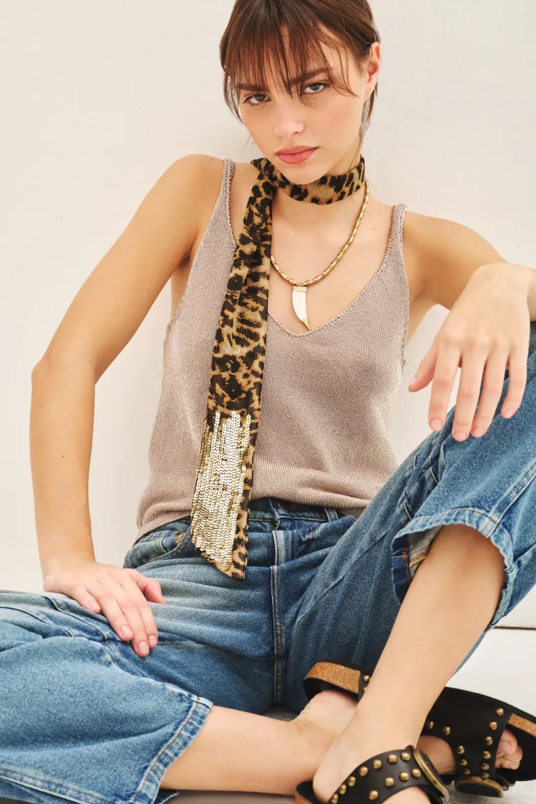 Musculosa tejida con escote V delantero y espalda, calce ajustado de Rapsodia en Tops para argentina