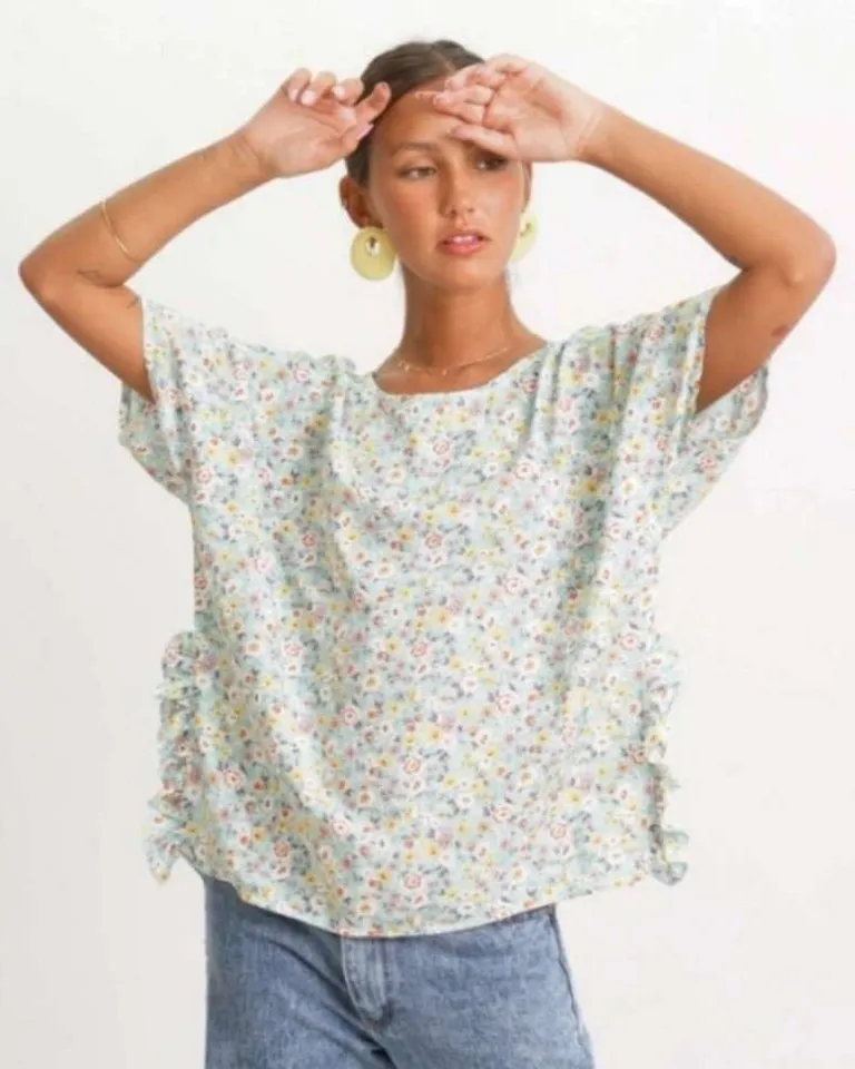 Blusa de lino con estampado floral y volantes para un look casual y chic de Hesed en Blusas para argentina