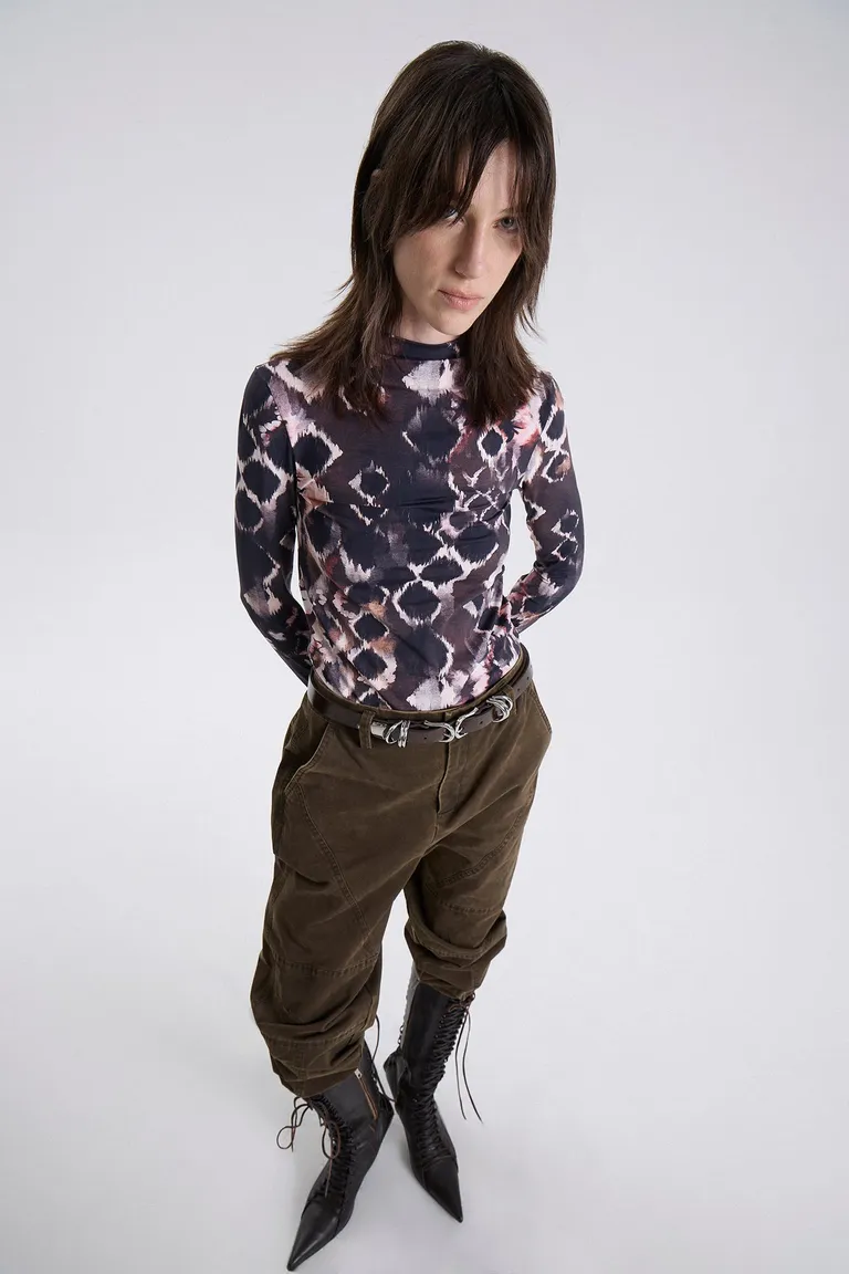 Polera de manga larga con cuello alto y calce al cuerpo de Maria Cher en Remeras para argentina