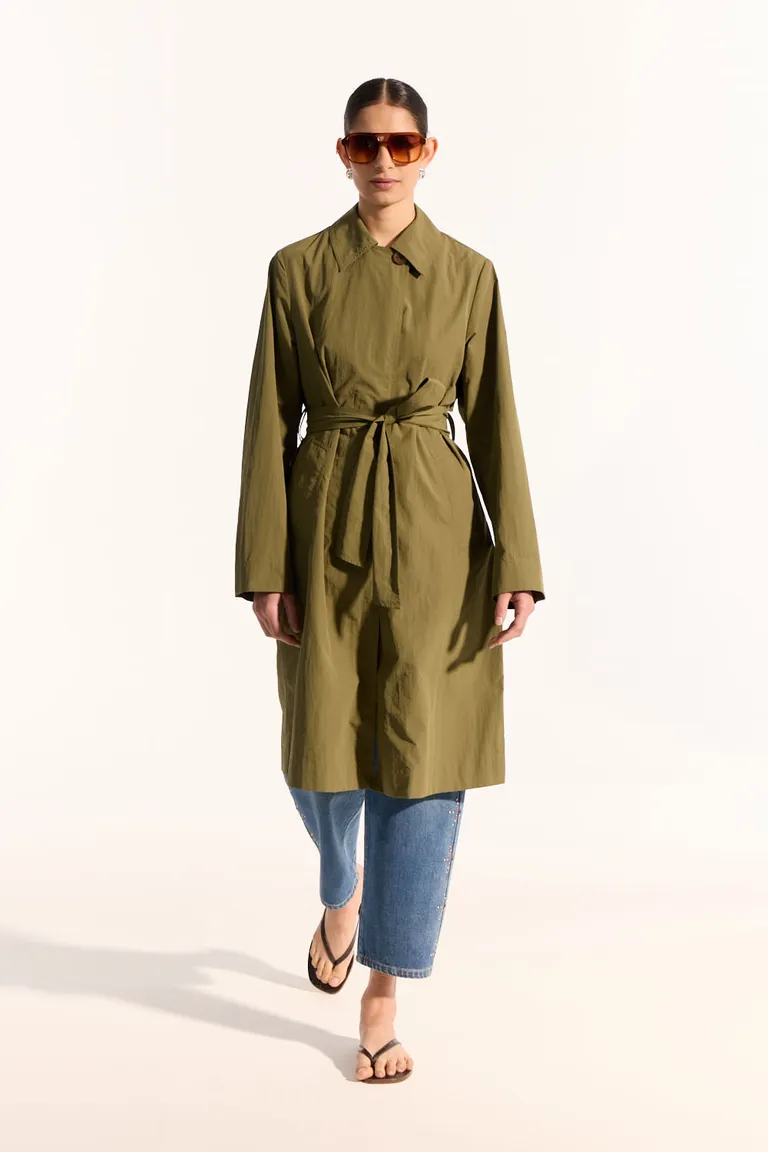 Abrigo largo clásico en tonos verdes con cinturón y bolsillos de Portsaid en Tapados para argentina