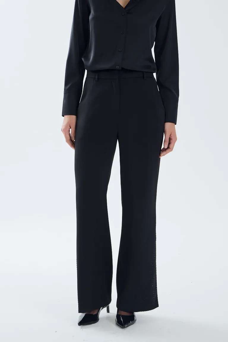 Pantalón recto de tiro alto con detalles de tachas aplicadas en el ruedo de Portsaid en Pantalones para argentina