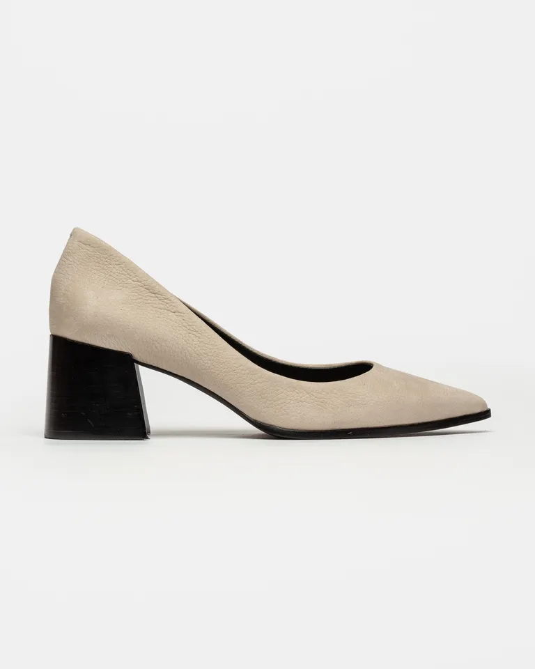 Elegantes stilettos de taco alto en nobuck para un look sofisticado y refinado de Prüne en Zapatos con Tacos para argentina