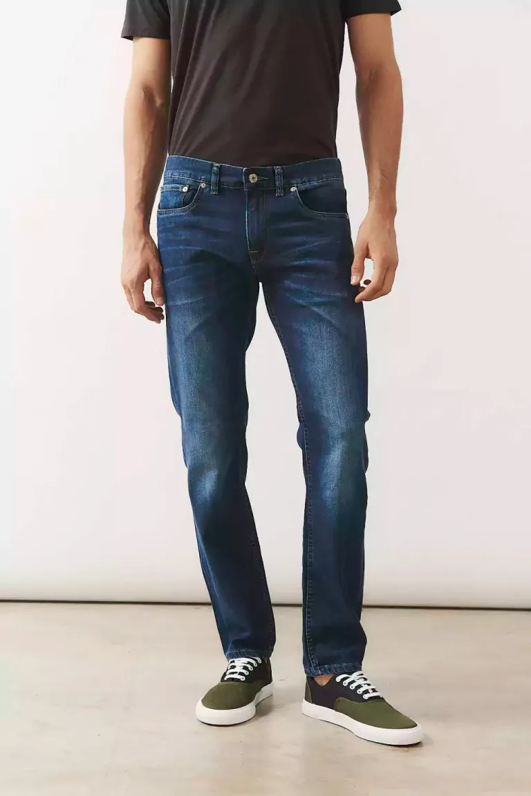 Pantalón de mezclilla clásico de corte recto y ajuste cómodo para hombres de Bensimon en Pantalones para argentina