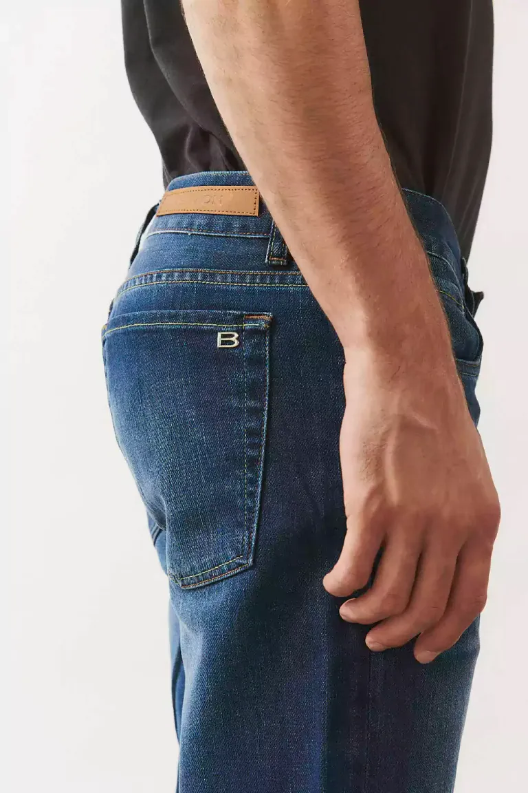 Pantalón de mezclilla clásico de corte recto y ajuste cómodo para hombres de Bensimon en Pantalones para argentina