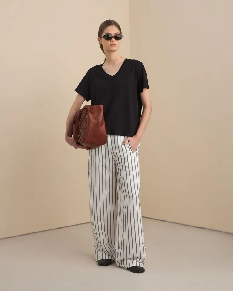 Remera de manga corta en algodón pima con logo bordado y aberturas laterales de Prüne en Remeras para argentina