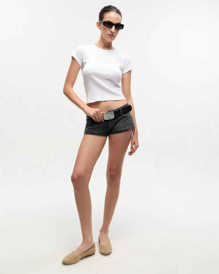 Micro shorts de tela vaquera con lavado negro y detalles blancos de Ay Not Dead en Shorts para argentina