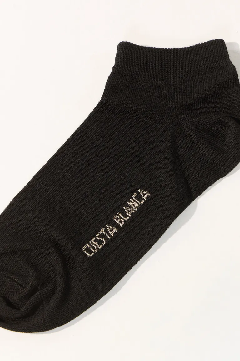 Medias Negras Básicas para Mujer - Diseño Cómodo y Elegante de Cuesta Blanca en Ropa Interior y Medias para argentina