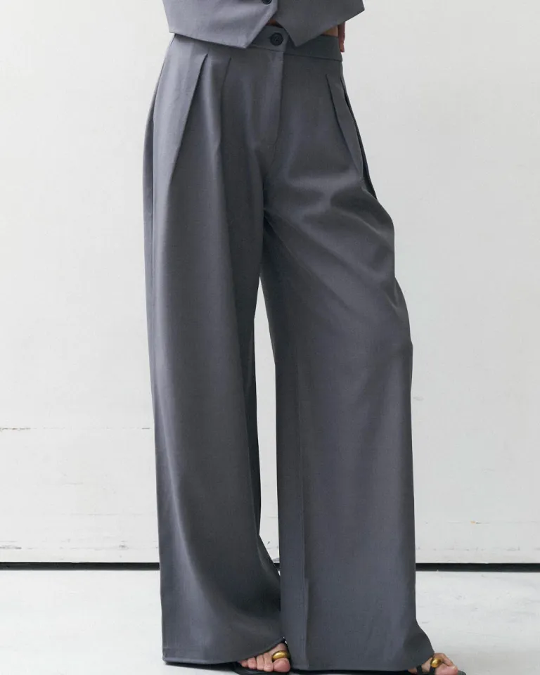 Pantalón ancho con doble pinza y elástico en la espalda para un ajuste cómodo y estilizado de Sky en Pantalones para argentina