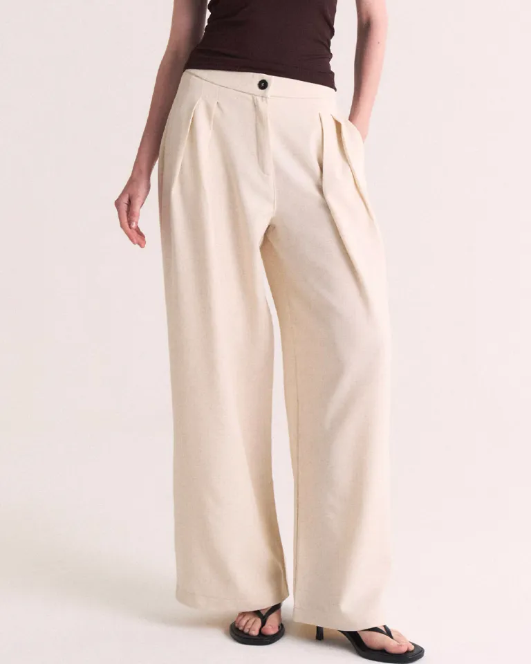 Pantalón ancho con doble pinza y elástico en la espalda para un ajuste cómodo y estilizado de Sky en Pantalones para argentina