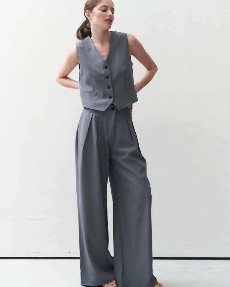 Pantalón ancho con doble pinza y elástico en la espalda para un ajuste cómodo y estilizado de Sky en Pantalones para argentina