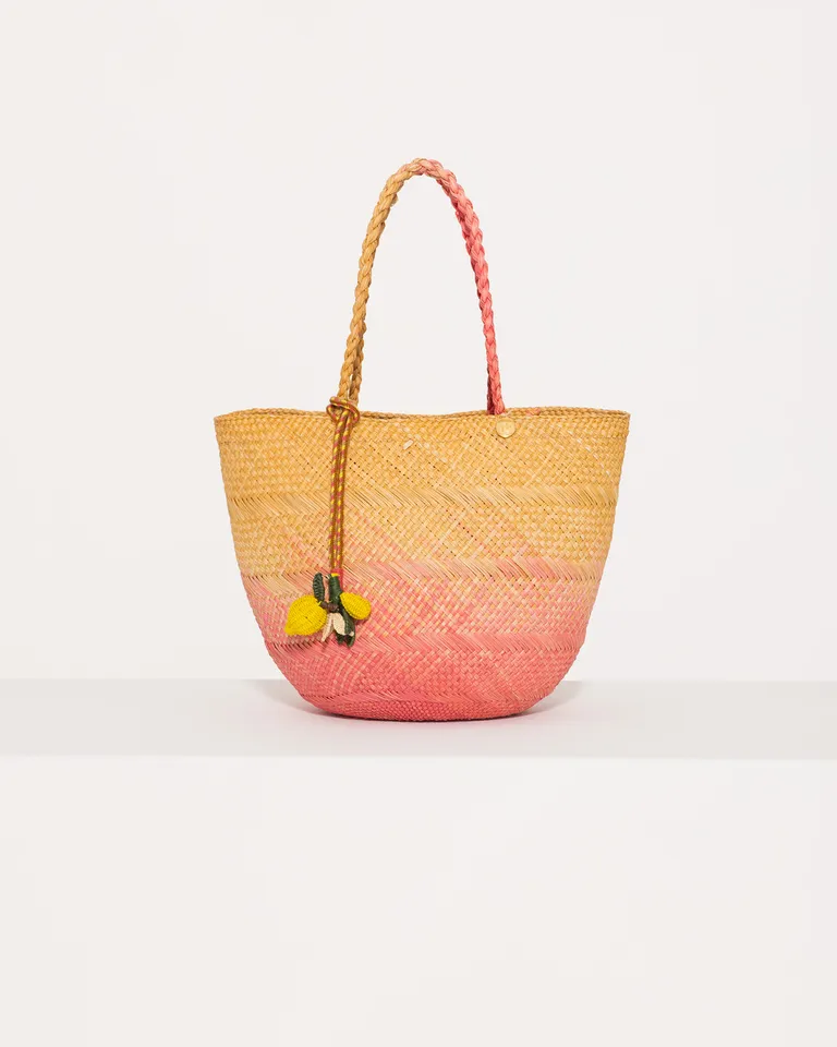 Cesta tejida de fibras naturales con detalles decorativos para el día a día de Jazmin Chebar en Bolsos y Carteras para argentina