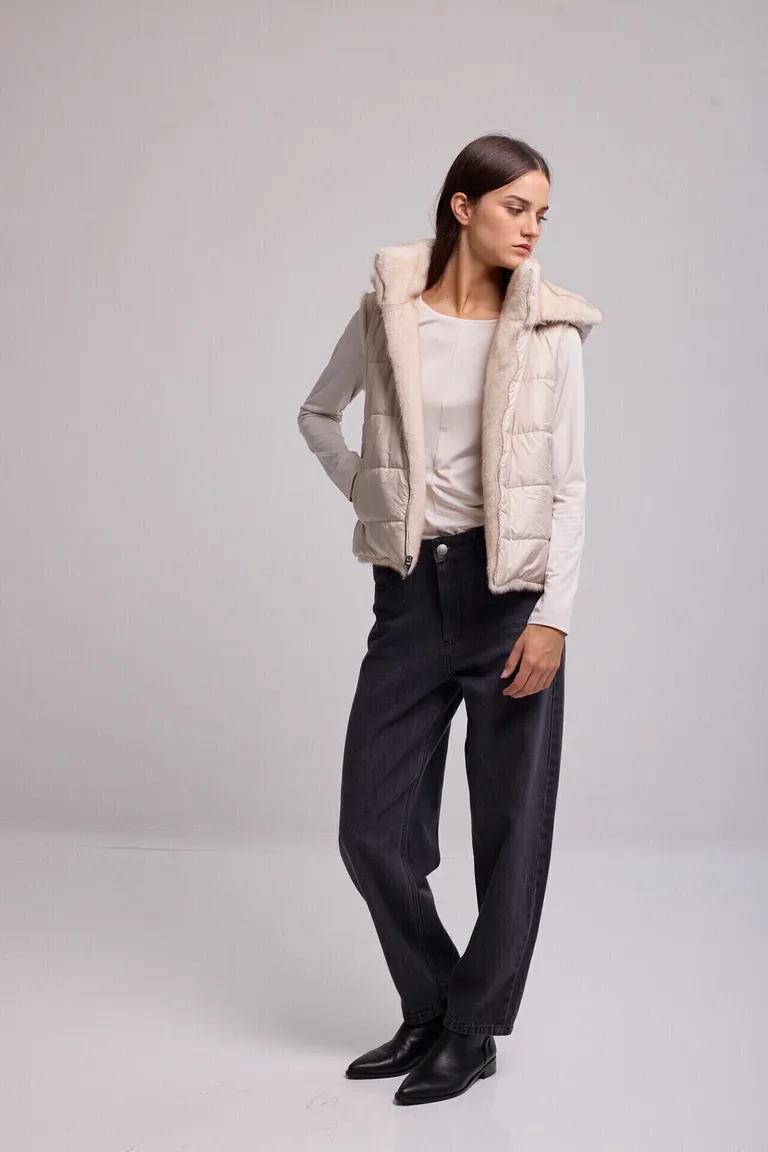 Chaleco reversible con capucha y cierre frontal, con diseño versátil de piel y textura puffer de Kill en Chalecos para argentina