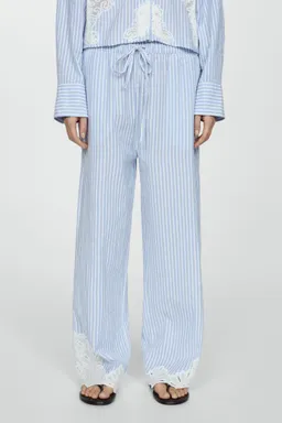 Pantalón rayas con bordado de Mango en Pantalones para argentina