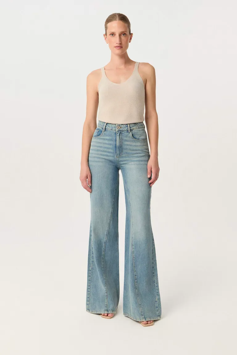 Jeans de tiro alto con pierna ancha y calce relajado para un estilo relajado y elegante de Markova en Pantalones para argentina