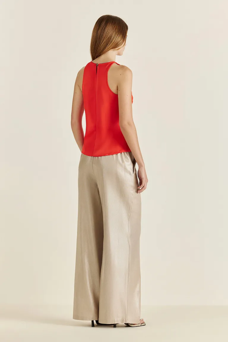 Top de satén rojo con detalles de strass en escote y sisas de Tucci en Tops para argentina