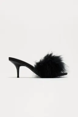 Zapatos gatito plumas fluffy negro de Fashion Nova en Zapatos con Tacos para argentina