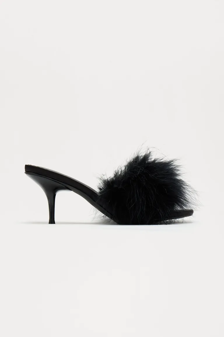 Zapatos gatito plumas fluffy negro de Fashion Nova en Zapatos con Tacos para argentina
