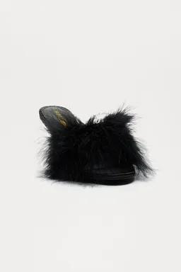 Zapatos gatito plumas fluffy negro de Fashion Nova en Zapatos con Tacos para argentina