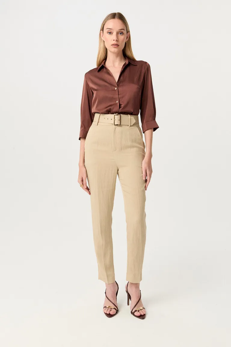 Camisa satinada de corte ceñido con detalles en cuello y mangas de Markova en Camisas para argentina