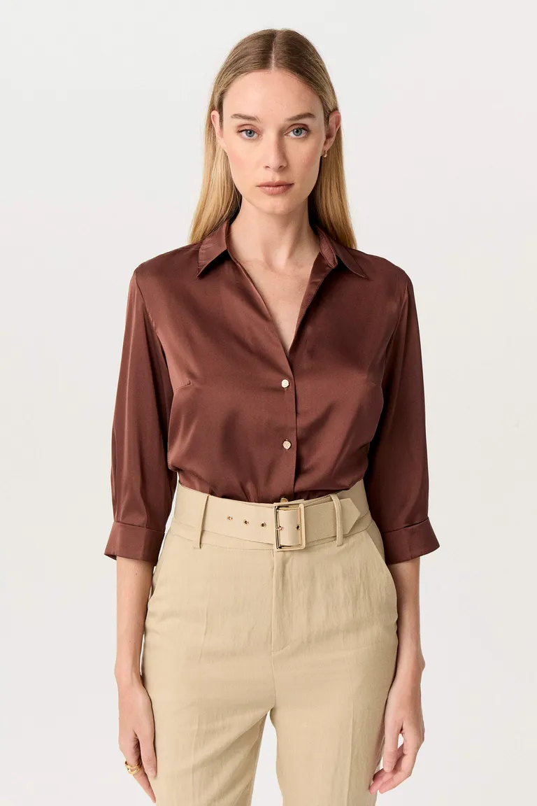 Camisa satinada de corte ceñido con detalles en cuello y mangas de Markova en Camisas para argentina