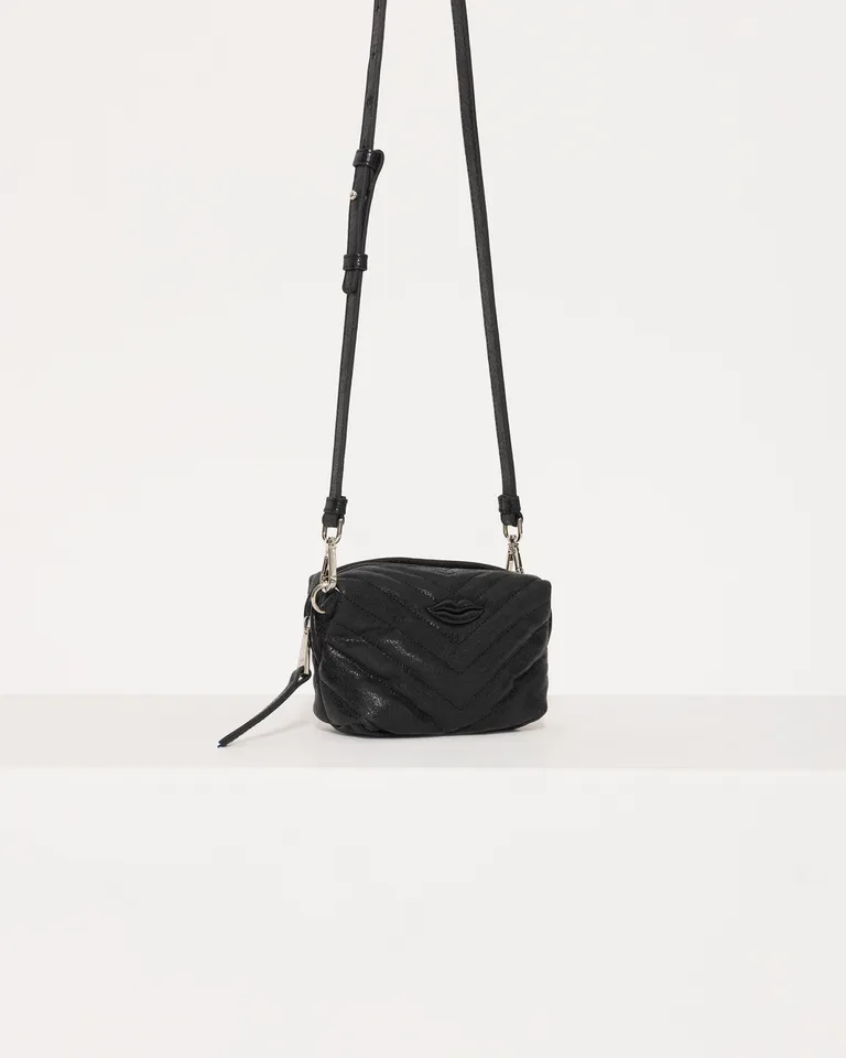 Bolso de piel compacto con cierre y detalle de lápiz labial de Jazmin Chebar en Bolsos y Carteras para argentina