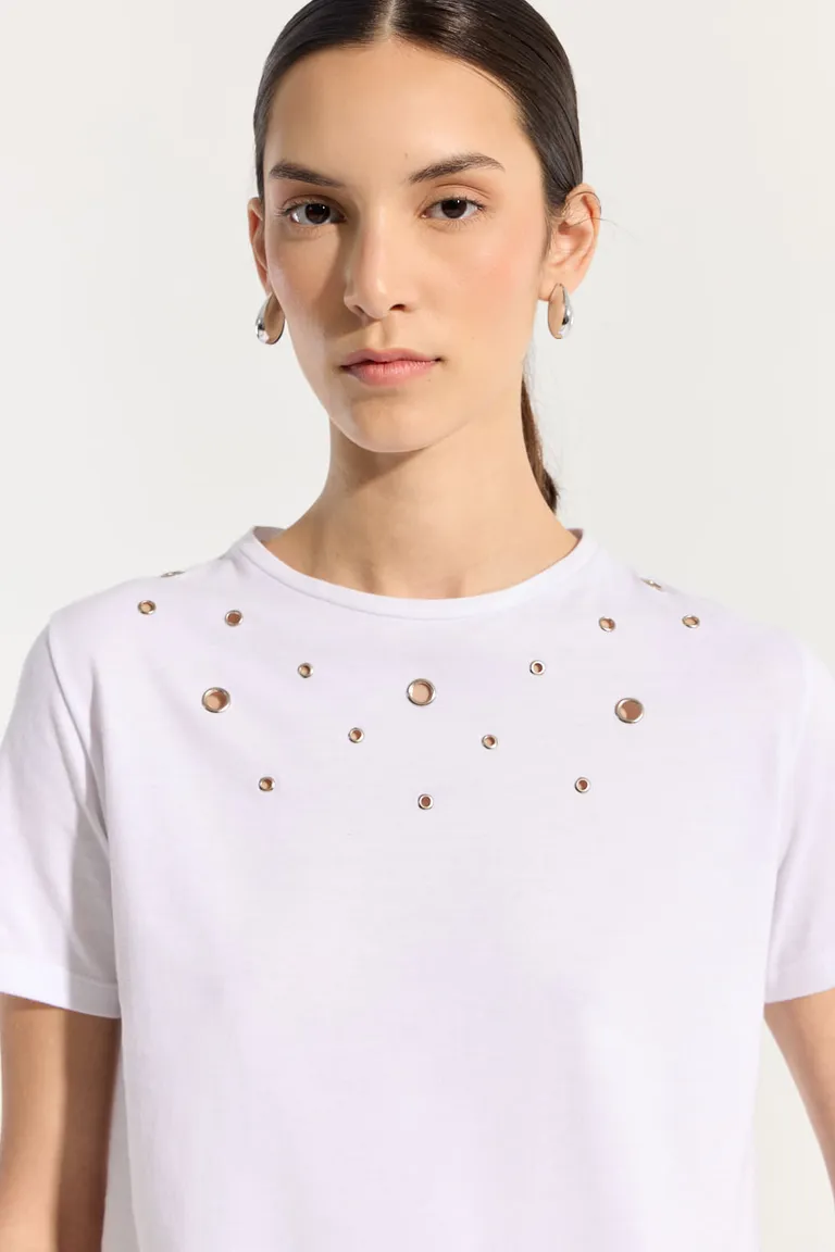 Remera de calce regular y manga corta con detalles metálicos en el escote de Portsaid en Remeras para argentina