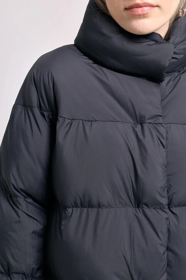 Campera matelaseada acolchada de cuello alto con cierre de botones ocultos y bolsillos laterales de 47 Street en Chaquetas para argentina