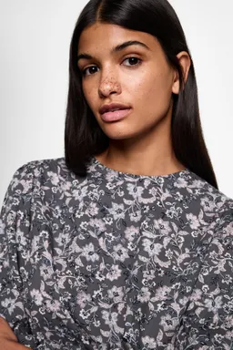 Blusa estampada floral de Mango Teen en Blusas para argentina