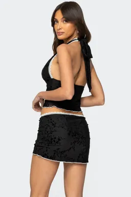 Top halter klea terciopelo bordado de Edikted en Tops para argentina