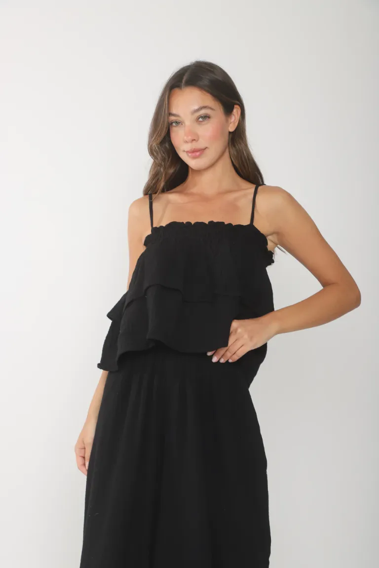 Top con volados y escote recto en diseño elegante y versátil de Belle en Tops para argentina