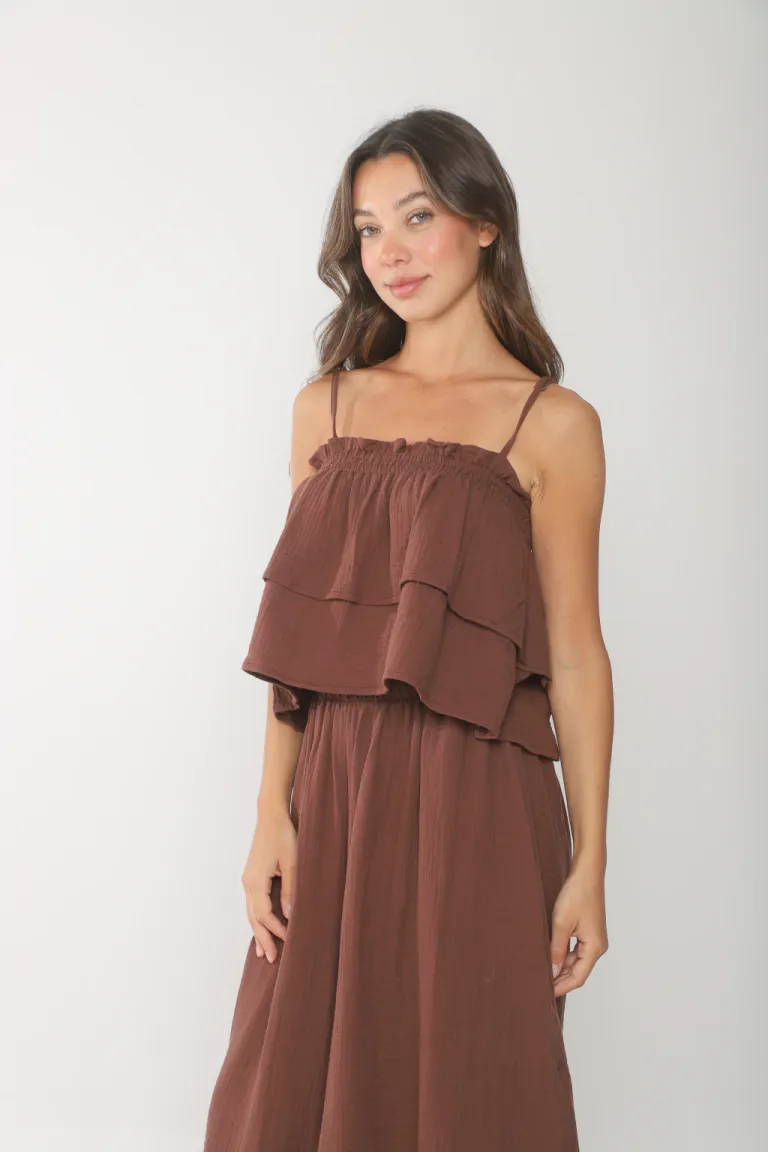 Top con volados y escote recto en diseño elegante y versátil de Belle en Tops para argentina