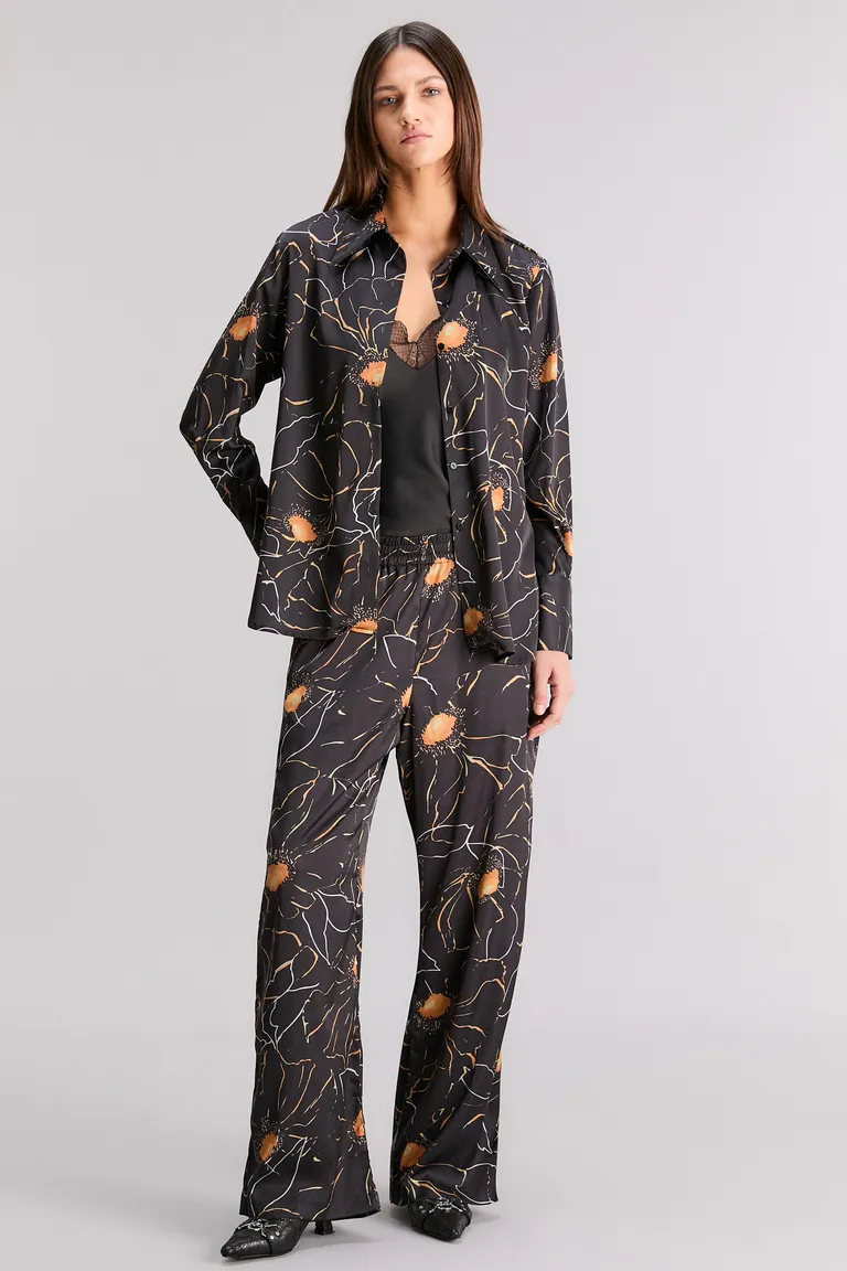 Pantalón pijamero de satén texturado con estampa exclusiva Midnight Charm de Kosiuko en Pijamas y Sleepwear para argentina